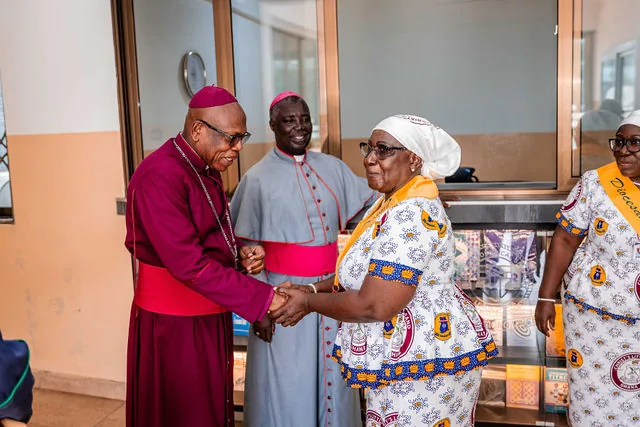 The Chairman greeting a minister at the conference.
